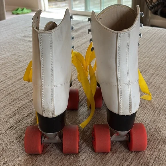 Roller Skates - Women’s Size 6 - Picture 3 of 7
